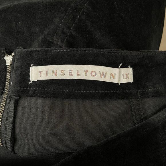 TINSELTOWN Black Velvet Skirt Plus 1X, New With Tags! - Picture 7 of 8